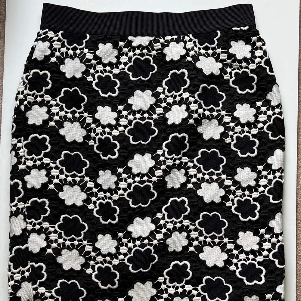 Ann Taylor Black and White Floral Lace Pencil Skirt